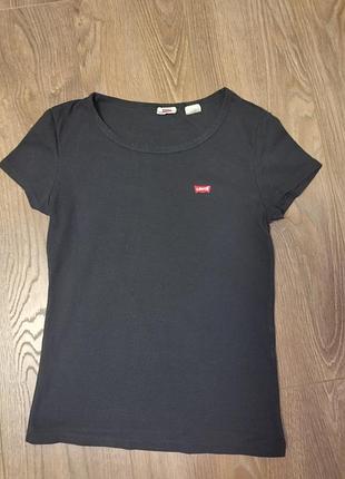 Футболка жіноча levi's чорна