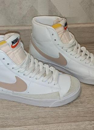Кросівки жіночі nike blazer білі, бежеві, довжина устілки 24 см