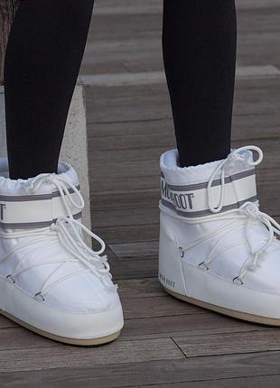 Moon boot white 5