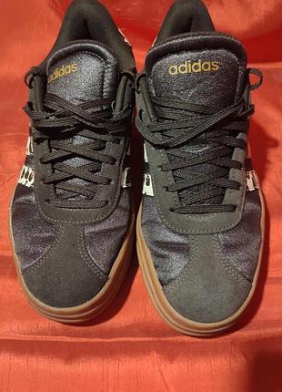 Стильные женские текстильные кроссовки adidas
