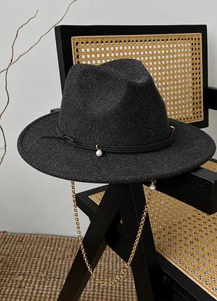 Шерстяная шляпа федора с декором и цепочкой pearl wool hat черная