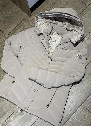 Куртка жіноча moncler бежева