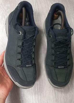 Фірмові кросівки lowa gore-tex