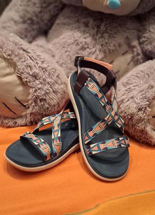 Яркие открытые фирменные текстильные сандалии teva terra-float livia  39 р. ( 25 см.)