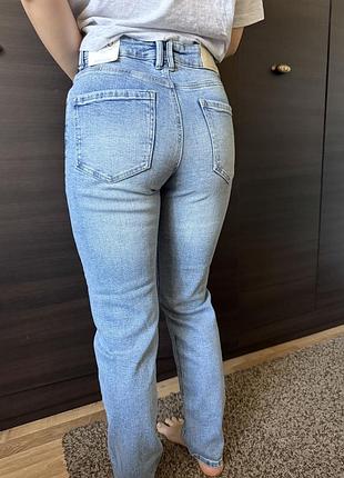Джинси жіночі stradivarius mom блакитні