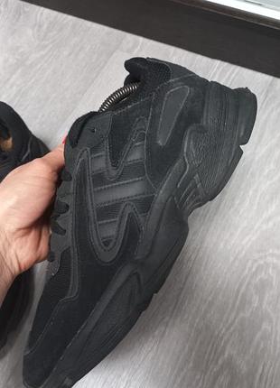 Жіночі кросівки adidas 3