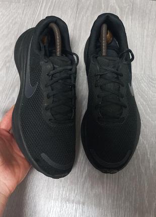 Фирменные кроссовки nike revolution