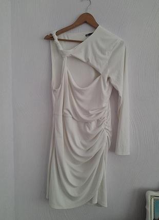 Коротка сукня жіноча zara біла з вирізом