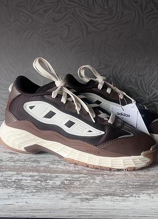 Кросівки жіночі adidas коричневі