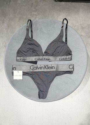 Комплект жіночої білизни calvin klein, топ + стрінги, сірий, розмір м