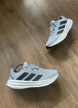 Кросівки adidas 44