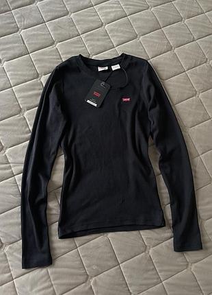 Чорний лонгслів levi’s у розмірі xs