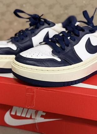 Кросівки жіночі nike білі з синім
