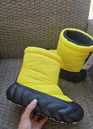 Теплі дутики crocs overpuff boot cyber yellow 3