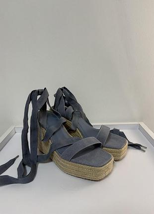 Жіночі босоніжки bershka блакитні джинсові 39 розміру