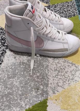 Кросівки nike білі з рожевим