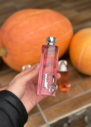 Квіткові парфуми dior addict rosy glow 100мл жіночі парфуми діор аддікт з ароматом троянди шлейфові жіночі духи на осінь мега стійкі парфуми