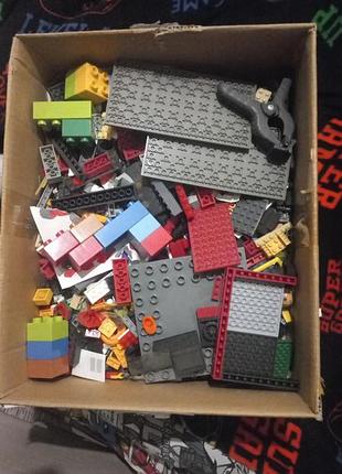 Конструктор lego, різні деталі