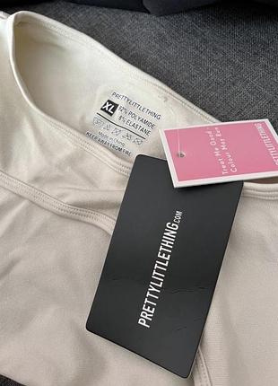 Жіночий спортивний топ prettylittlething бежевий розмір xl