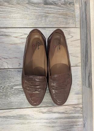 Шкіряні лофери clarks