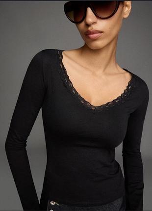 Лонгслів жіночий bershka з мереживом чорний xs