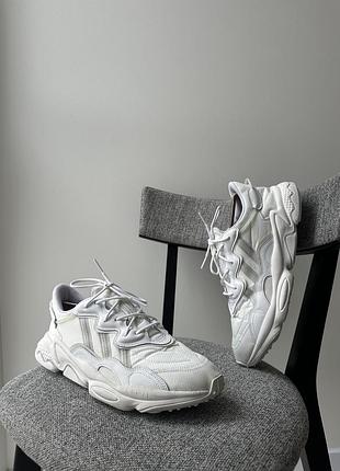 Чоловічі білі спортивні кросівки кеди взуття adidas ozweego