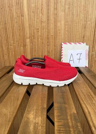Сліпони skechers gowalk joy - terrific 3