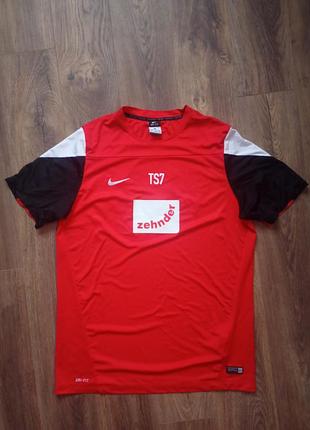 Брендова футболка nike.
