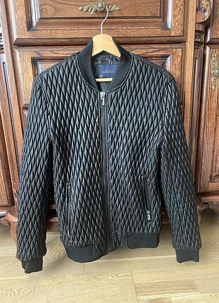 Чоловічий стьобаний бомбер / куртка zara man (розмір m)