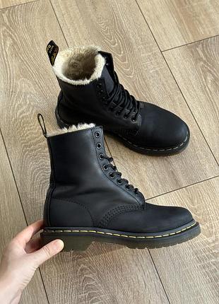 Черевики оригінальні жіночі dr.martens чорні зимові натуральна шкіра на хутрі