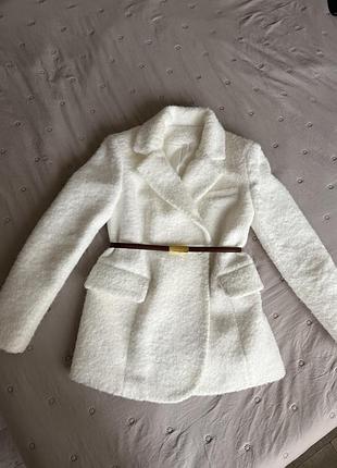 Пальто - піджак жіноче mk manufacture молочне букле s/m