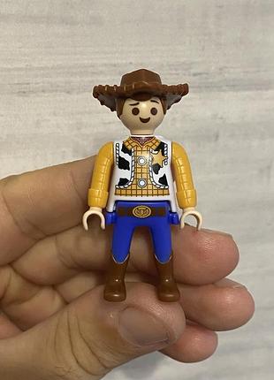 Іграшка шериф вуді kinder surprise playmobil