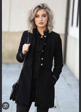 Эффектное черное пальто-пиджак zara basic в стиле милитари 5