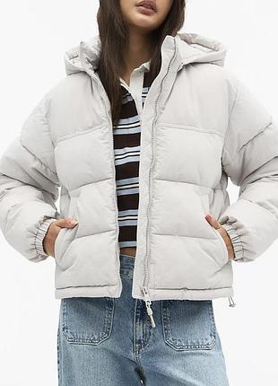 Жіноча світло сіра єврозима куртка від pull&bear розмір l