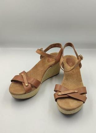 Шкіряні босоніжки clarks artisan caslynn regina на танкетці розмір 40