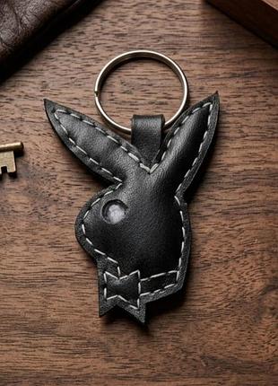Брелок playboy подвеска сувенир плейбой ручной работы из натуральной кожи. кролик подвеска на сумку или ключи