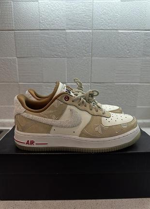 Кросівки nike air force 1 low бежеві з вишивкою та хутряним swoosh