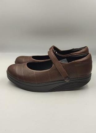 Перфорированные кожаные анатомические туфли mbt sirima 8 w brown размер eu 42