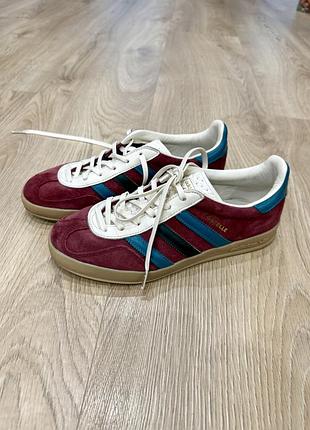 Кеди жіночі adidas gazelle бордові з синіми смужками
