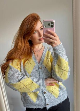 Теплий кардиган у красивому поєднанні лимонного та сірого кольорів 😍🍋