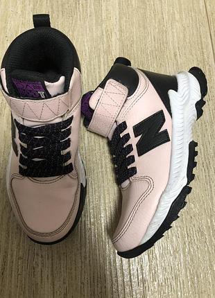 Кросівки для дівчинки new balance рожеві з чорним