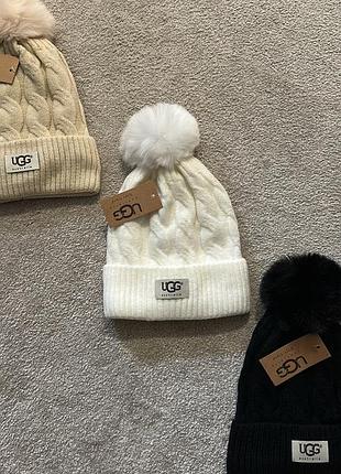 Жіноча шапка ugg з помпоном