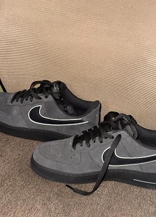 Кросівки чоловічі nike air force 1 сірі замшеві, розмір 45