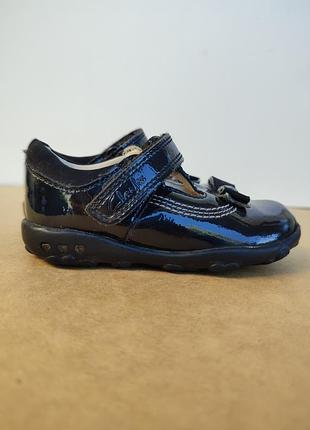 Лакові шкіряні туфлі clarks (світяться) 2