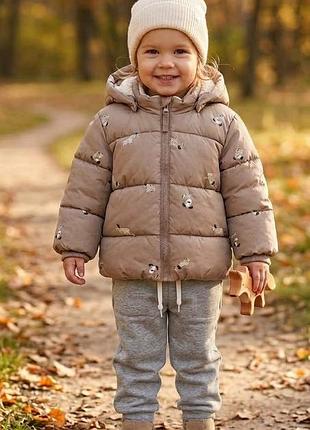🌟 фірмова куртка h&m 98 см (2-3 роки) 🐾 стильний бежевий пуховик з собачками — легкий, теплий та неймовірно милий! ✨