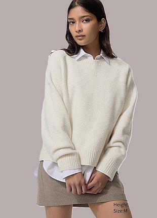 Светр uniqlo зі 100% вовни вільного крою.