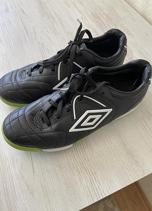 Кросівки чоловічі umbro чорні, розмір 40.5