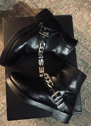 Черевики дитячі zara чорні з ланцюгом