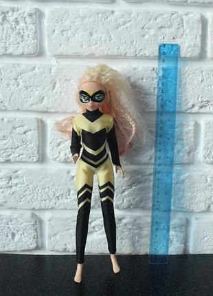 Bandai - miraculous ladybug - speelpop 26 cm - queen bee леди бег королева пчела.