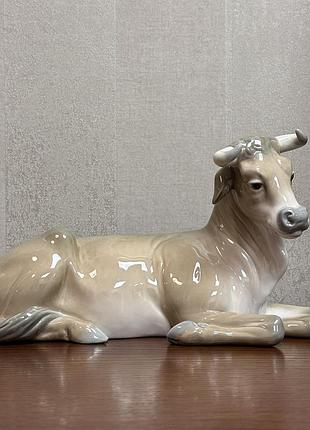 Фарфоровая статуэтка lladro «бык».